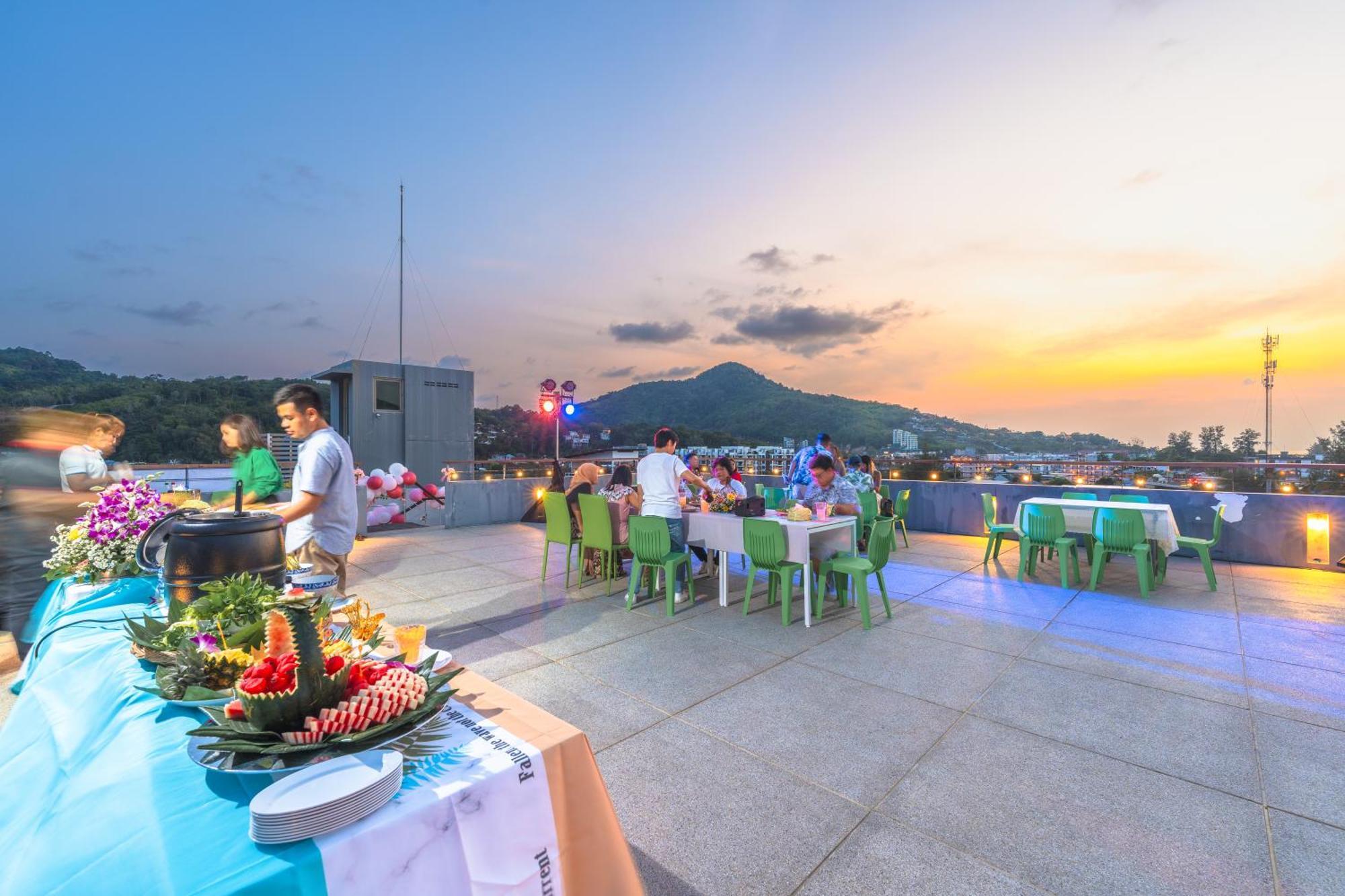 G1 Touch Blue Sky Hotel Kamala Beach Exterior foto